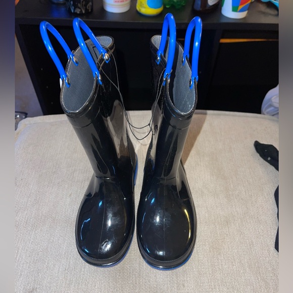 NWT Kids rain boots - Picture 4 of 4